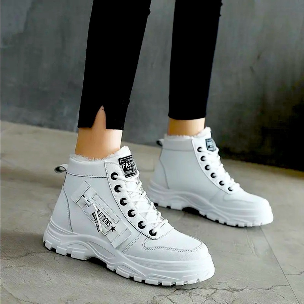 🎁 White High-Top Sneakers, Fur-Lined, Women's 6.5